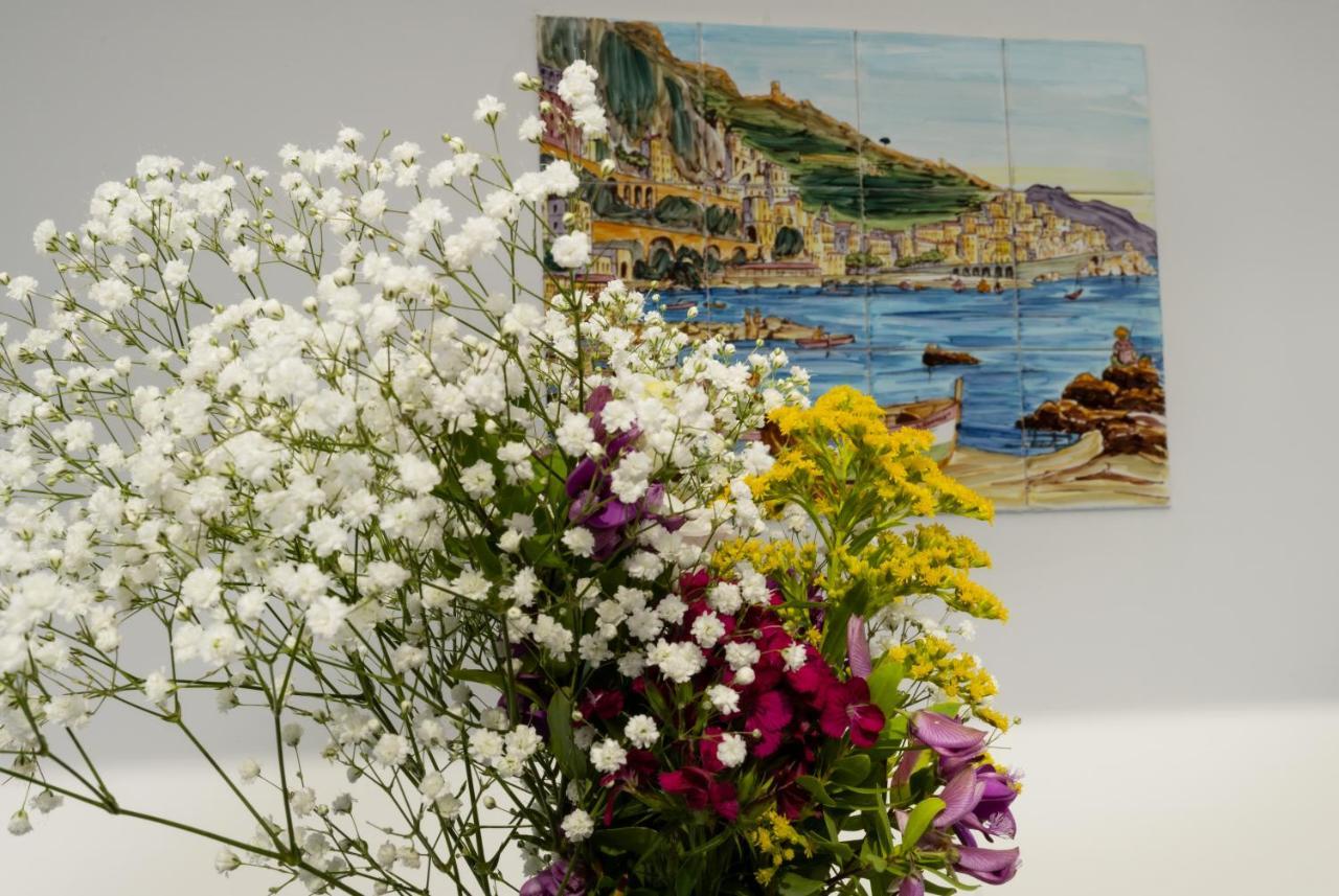 Grecale - Amazing Apartment With Patio And Sea View Maiori Bagian luar foto